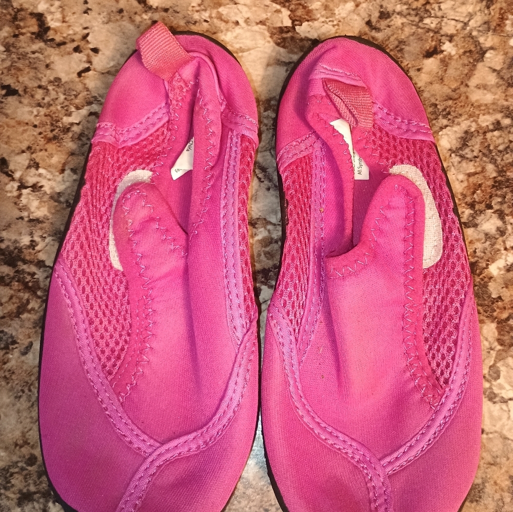 Pink Slip-On Water Shoes Pink 11/12 - Picture 3 of 5